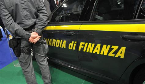 rolex falsi catania|Falsi: Rolex contraffatti alla fiera di Catania, maxi sequestro.